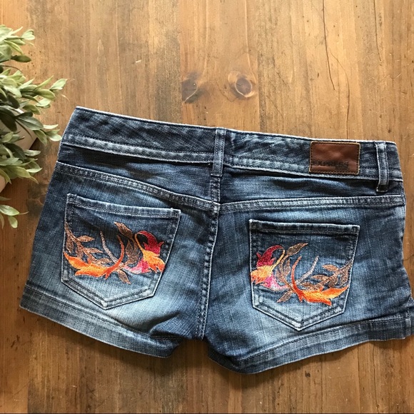 Express jean shorts - Picture 2 of 8